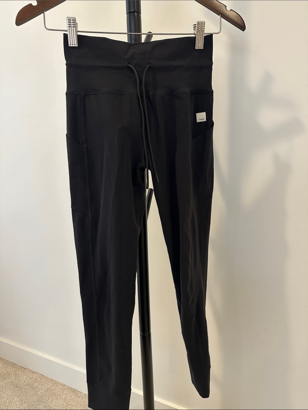 Vuori Black High-Rise Leggings with Side Pockets